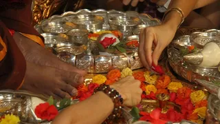 http://nithyananda.org/sites/default/files/photo-gallery/2014-02feb-27th-nithyananda-shivaratri-morning_IMG_1412_padapuja-swamiji-lotus-feet.JPG