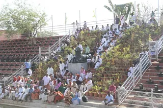 http://nithyananda.org/sites/default/files/photo-gallery/2014-02feb-27th-nithyananda-shivaratri-morning_IMG_1462_kashaya_deeksha_0.JPG