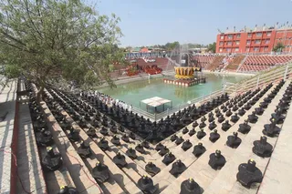 http://nithyananda.org/sites/default/files/photo-gallery/2014-02feb-27th-nithyananda-shivaratri-morning_IMG_1899_kashaya_deeksha.JPG