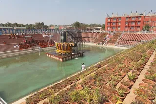 http://nithyananda.org/sites/default/files/photo-gallery/2014-02feb-27th-nithyananda-shivaratri-morning_IMG_1900_kashaya_deeksha.JPG
