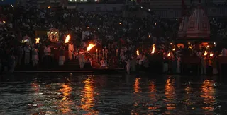 http://nithyananda.org/sites/default/files/photo-gallery/2014-03mar-20th-nithyananda-diary-haridwar_IMG_8060_ganga-arathi-paramahamsa-nithyananda.JPG