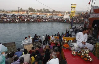 http://nithyananda.org/sites/default/files/photo-gallery/2014-03mar-20th-nithyananda-diary-haridwar__MG_8467_ganga-arathi-paramahamsa-nithyananda.JPG