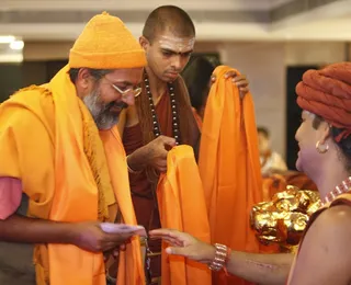 http://nithyananda.org/sites/default/files/photo-gallery/2014-03mar-21st-nithyananda-diary-haridwar_MG_9054_sadhus-kalpataru-darshan.JPG