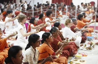 http://nithyananda.org/sites/default/files/photo-gallery/2014-04apr-21st-nithyananda-diary_MG_0639_nithya-satsang-crowd.JPG