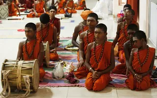 http://nithyananda.org/sites/default/files/photo-gallery/2014-04apr-26th-nithyananda-diary_MG_1712_balasanths-music.JPG