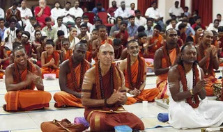 http://nithyananda.org/sites/default/files/photo-gallery/2014-04apr-26th-nithyananda-diary_MG_1713_nithya-satsang%20-crowd.JPG