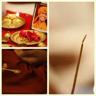 http://nithyananda.org/sites/default/files/photo-gallery/2014-05may-05-nithyananda-diaryIMG_5397_paduka-puja.jpg