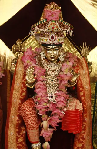 http://nithyananda.org/sites/default/files/photo-gallery/2014-05may-11-nithyananda-diary_MG_8341_nithyanandeswara.JPG
