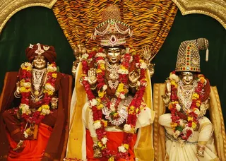 http://nithyananda.org/sites/default/files/photo-gallery/2014-05may-14-nithyananda-diary_MG_0039_nithyanandeswara-nithyanandeswari-swamiji.JPG