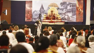 http://nithyananda.org/sites/default/files/photo-gallery/2014-05may-14-nithyananda-diary_MG_0089_padapuja-crowd.JPG