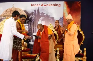 CHIEF GUEST : Swami Govindananda Giri and Swami Dayananda Shastri Govinda Mutt has long association with Nithyananda Dhyanapeetam ( ParamaGuru Gathi for Nithyananda Dhyanapeetam ). Govinda Mutt is Gathti for Mahanirvani Akadha. Govinda Mutt’s earlier acharya ( Aturnananda Swami ) has initiated Swamiji's Srividya Guru into SriVidya – hence it is our ParamaGuru Gathi.
