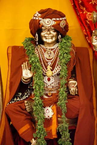 http://nithyananda.org/sites/default/files/photo-gallery/2014-05may-16-nithyananda-diary_IMG_1255_varanasi-ia_0.JPG