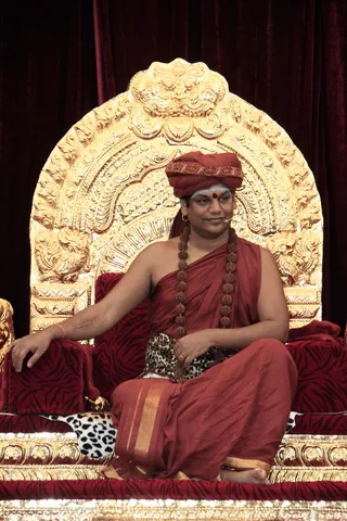 https://nithyananda.org/sites/default/files/photo-gallery/2014-05may-30-nithyananda-diary_IMG_9857_bidadi-satsang_0.JPG