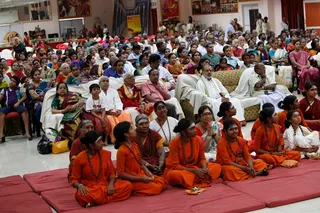 http://nithyananda.org/sites/default/files/photo-gallery/2014-06jun-01-nithyananda-diary_IMG_2442_bidadi-bharathanatyam-arangetram_0.JPG