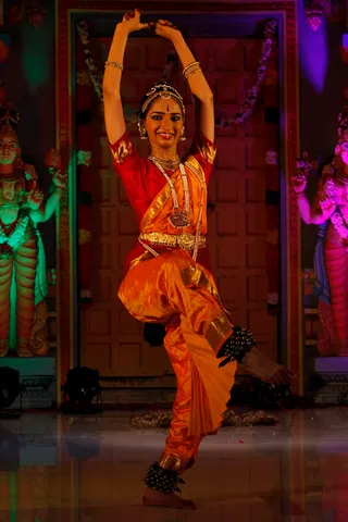 http://nithyananda.org/sites/default/files/photo-gallery/2014-06jun-01-nithyananda-diary_IMG_2556_bidadi-bharathanatyam-arangetram_0.JPG