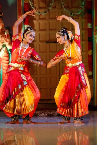 http://nithyananda.org/sites/default/files/photo-gallery/2014-06jun-01-nithyananda-diary_IMG_2600_bidadi-bharathanatyam-arangetram_0.JPG