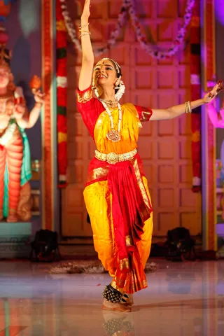 http://nithyananda.org/sites/default/files/photo-gallery/2014-06jun-01-nithyananda-diary_IMG_2654_bidadi-bharathanatyam-arangetram_0.JPG