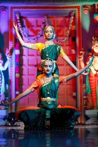 http://nithyananda.org/sites/default/files/photo-gallery/2014-06jun-01-nithyananda-diary_IMG_2990_bidadi-bharathanatyam-arangetram_0.JPG