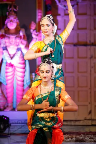 http://nithyananda.org/sites/default/files/photo-gallery/2014-06jun-01-nithyananda-diary_IMG_3056_bidadi-bharathanatyam-arangetram_0.JPG
