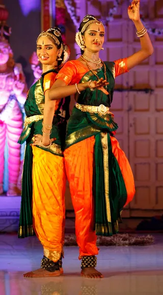 http://nithyananda.org/sites/default/files/photo-gallery/2014-06jun-01-nithyananda-diary_IMG_3162_bidadi-bharathanatyam-arangetram_0.JPG
