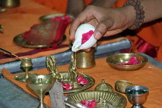 http://nithyananda.org/sites/default/files/photo-gallery/2014-06jun-14-nithyananda-diary_IMG_5197_bidadi-padukapuja.JPG