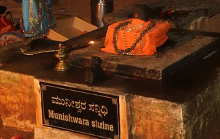 http://nithyananda.org/sites/default/files/photo-gallery/2014-06jun-27-nithyananda-diary_IMG_1038_bidadi-karuppar-puja_1.JPG