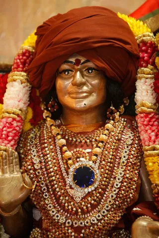 https://nithyananda.org/sites/default/files/photo-gallery/2014-06jun-28-nithyananda-diary_IMG_7366_thiruvanmiyur-visit.JPG