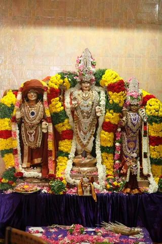 https://nithyananda.org/sites/default/files/photo-gallery/2014-06jun-28-nithyananda-diary_IMG_7377_thiruvanmiyur-visit.JPG