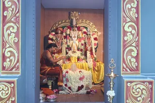 http://nithyananda.org/sites/default/files/photo-gallery/2014-06jun-30-nithyananda-diary_IMG_2181_embalam-ashram-rudrabishekam.JPG
