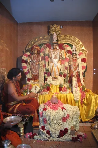 http://nithyananda.org/sites/default/files/photo-gallery/2014-06jun-30-nithyananda-diary_IMG_2202_embalam-ashram-rudrabishekam.JPG
