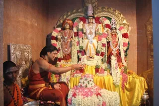 http://nithyananda.org/sites/default/files/photo-gallery/2014-06jun-30-nithyananda-diary_IMG_2239_embalam-ashram-rudrabishekam.JPG