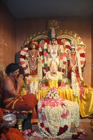 http://nithyananda.org/sites/default/files/photo-gallery/2014-06jun-30-nithyananda-diary_IMG_2244_embalam-ashram-rudrabishekam.JPG