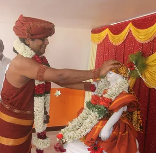 https://nithyananda.org/sites/default/files/photo-gallery/2014-07jul-01-nithyananda-diary_IMG_2826-20140703-091020_pudukottai-house-visit-cr_0.JPG?1404445254