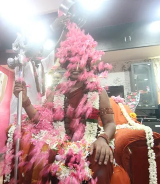 https://nithyananda.org/sites/default/files/photo-gallery/2014-07jul-01-nithyananda-diary_IMG_2864-20140703-091029_pudukottai-house-visit_0.JPG?1404412727