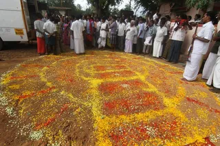 https://nithyananda.org/sites/default/files/photo-gallery/2014-07jul-01-nithyananda-diary_IMG_3085-20140703-091122_pudukottai-house-visit.JPG?1404390500