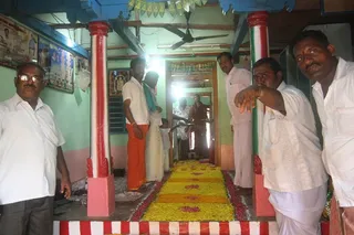 https://nithyananda.org/sites/default/files/photo-gallery/2014-07jul-01-nithyananda-diary_IMG_3089-20140703-091128_pudukottai-house-visit_0.JPG?1404390557