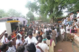 https://nithyananda.org/sites/default/files/photo-gallery/2014-07jul-01-nithyananda-diary_IMG_3149-20140703-091140_pudukottai-house-visit_0.JPG?1404390695