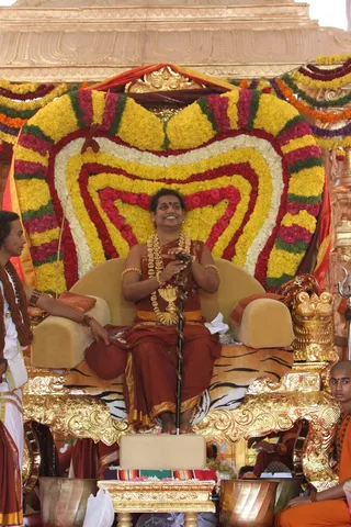 https://nithyananda.org/sites/default/files/photo-gallery/2014-07jul-12-nithyananda-diary_IMG_1891_gurupoornima-bidadi_0.JPG