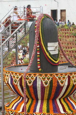 https://nithyananda.org/sites/default/files/photo-gallery/2014-07jul-12-nithyananda-diary_IMG_2066_gurupoornima-bidadi-rudrabhishekam.JPG