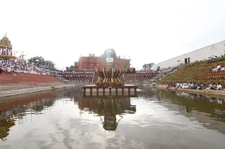 https://nithyananda.org/sites/default/files/photo-gallery/2014-07jul-12-nithyananda-diary_IMG_2101_gurupoornima-bidadi-rudrabhishekam_0.JPG