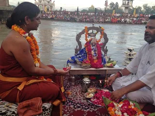 https://nithyananda.org/sites/default/files/photo-gallery/2014-07jul-27-nithyananda-diary_IMG_1937_haridwar-ganga-aarthi.JPG?1406549307