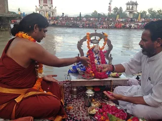 https://nithyananda.org/sites/default/files/photo-gallery/2014-07jul-27-nithyananda-diary_IMG_1953_haridwar-ganga-aarthi.JPG?1406549463