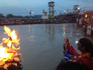 https://nithyananda.org/sites/default/files/photo-gallery/2014-07jul-27-nithyananda-diary_IMG_2011_haridwar-ganga-aarthi.JPG?1406551476