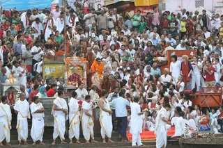 https://nithyananda.org/sites/default/files/photo-gallery/2014-07jul-27-nithyananda-diary_IMG_7886_haridwar-ganga-aarthi.JPG?1406549135