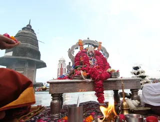 https://nithyananda.org/sites/default/files/photo-gallery/2014-07jul-27-nithyananda-diary_IMG_8000_haridwar-ganga-aarthi.JPG?1406549773