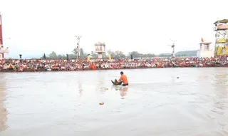 https://nithyananda.org/sites/default/files/photo-gallery/2014-07jul-27-nithyananda-diary_IMG_8036_haridwar-ganga-aarthi.JPG?1406549968