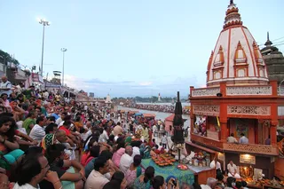 https://nithyananda.org/sites/default/files/photo-gallery/2014-07jul-27-nithyananda-diary_IMG_8041_haridwar-ganga-aarthi.JPG?1406549996