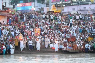 https://nithyananda.org/sites/default/files/photo-gallery/2014-07jul-27-nithyananda-diary_IMG_8048_haridwar-ganga-aarthi.JPG?1406550241