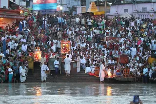 https://nithyananda.org/sites/default/files/photo-gallery/2014-07jul-27-nithyananda-diary_IMG_8055_haridwar-ganga-aarthi.JPG?1406550398