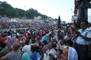 https://nithyananda.org/sites/default/files/photo-gallery/2014-07jul-27-nithyananda-diary_IMG_8072_haridwar-ganga-aarthi.JPG?1406550766